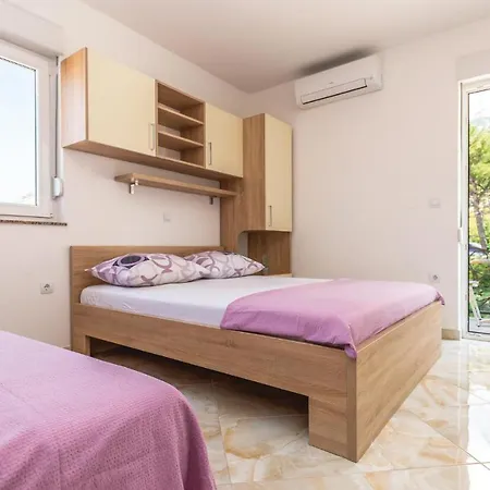 One-bedroom In Apartment