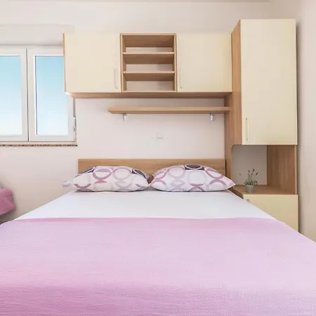 One-bedroom In Apartment